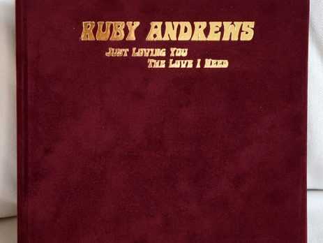 Record sleeve velvet Ruby Andrews Just Loving You / The Love I Need deluxe velvet 7"